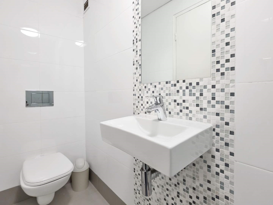 2 Bedroom Property for Sale in Vredehoek Western Cape